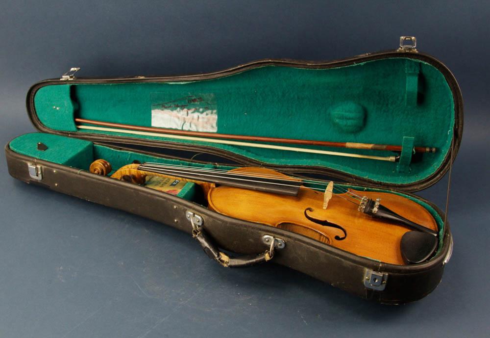 Tiger Maple Violin with Bow, in Case (1 of 14)