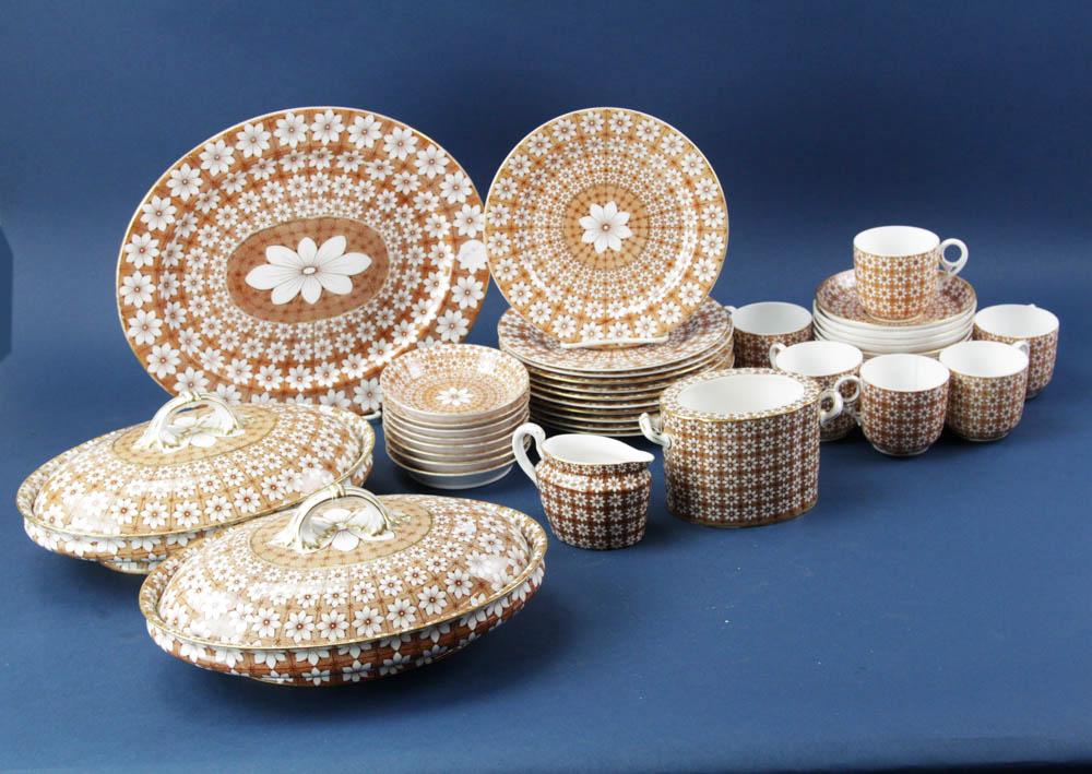 English Royal Crown Derby Daisy Brown Dinner Ware (1 of 11)