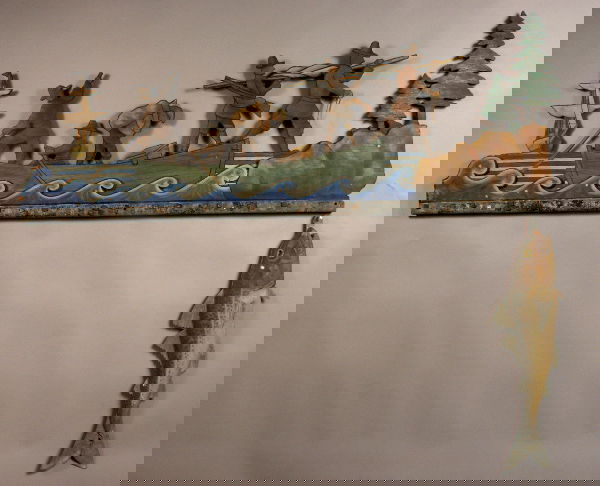 CIRCA 1925 GLOUCESTER, MA WOODEN WELCOME SIGN: Circa 1925 'Welcome To Gloucester' figural wooden sign and fish designed by Herman Winslow Spooner with framed original patent, fish measures 29"l., sign measures 64"l. x 23"h. Both pieces in good con