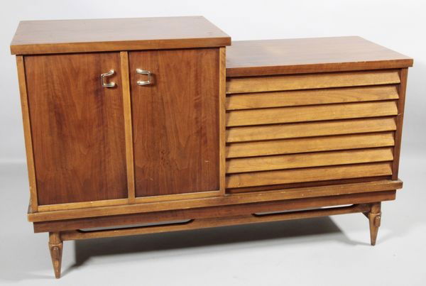 Lane Cedar Chest: Lane chest, cedar, circa late 1950's, 29 3/4"h x 47"w x 17 1/2"d. Light wear to finish.