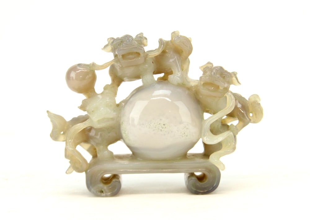 A Chinese Carved Agate Ornament (1 of 2)