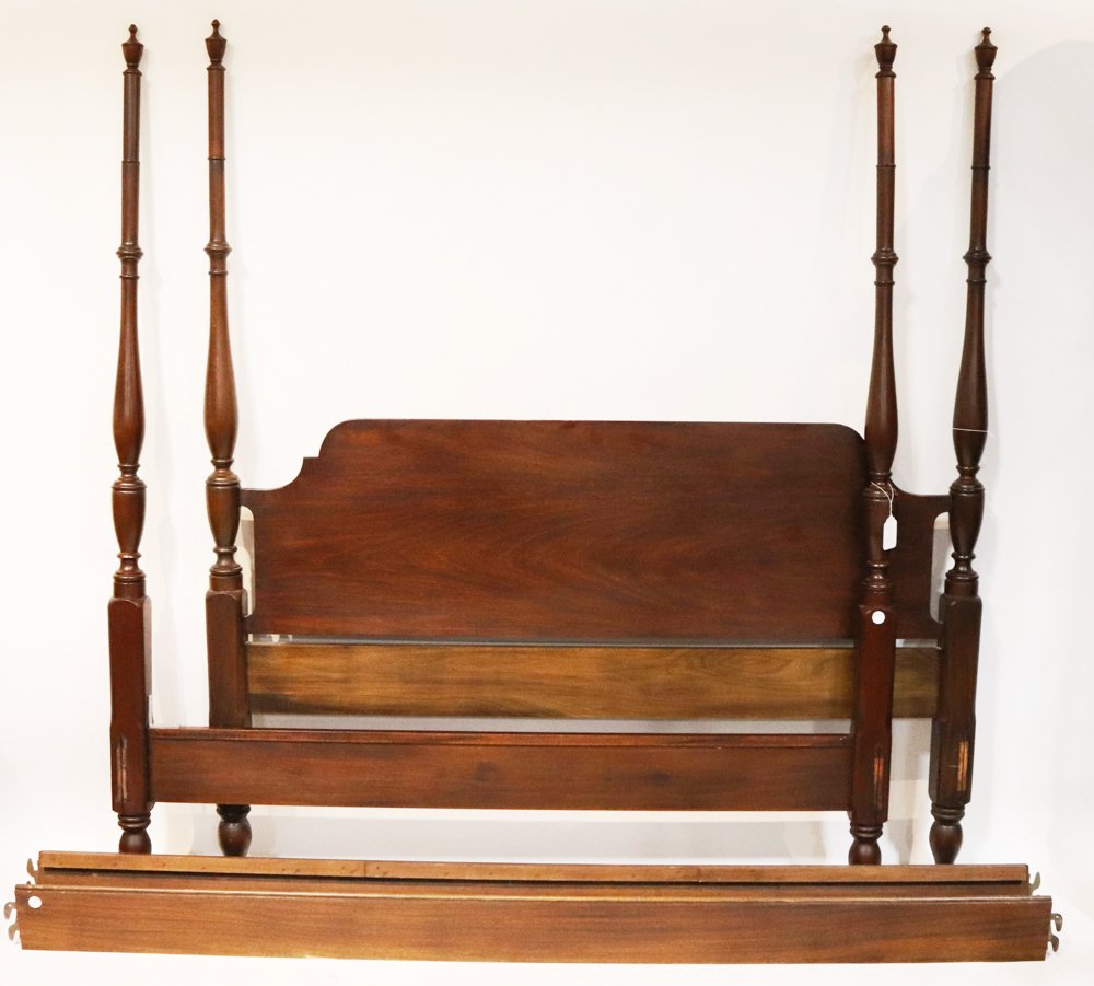 Henkel Harris Mahogany Queen-size Bed: Henkel Harris mahogany queen-size bed. Provenance: Virginia Galleries.