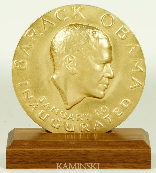 Obama Bronze Inaugural Medal: Barack Obama bronze commemorative inaugural medal, 2009, designed by Daniel Altshuler, marked 2009 Medallic Art Co. Dayton N.V, Bronze 78/250 with wood stand, 3" d.