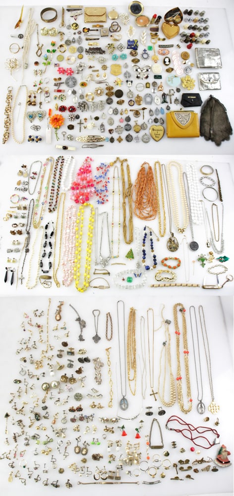 Collection of Vintage/Costume Jewelry, Purses, etc. (1 of 20)
