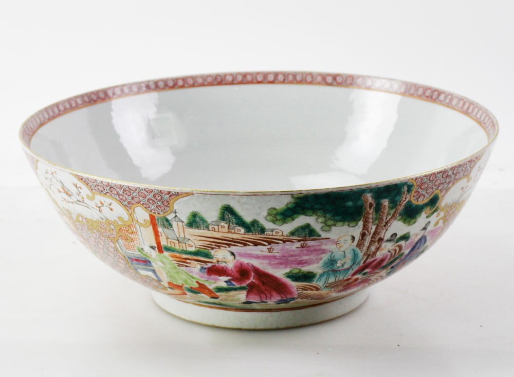 Large Chinese Export Porcelain Bowl (1 of 8)