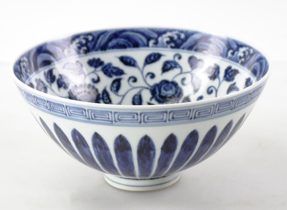 Large Chinese Blue and White Bowl (1 of 10)