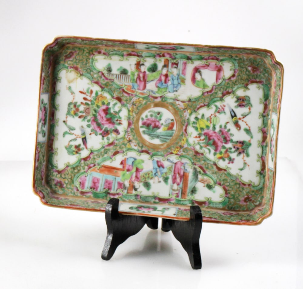 19thC Chinese Rose Medallion Pin Tray: 19th century Chinese Rose Medallion pin tray, 1" x 9 1/2" x 7". Provenance: Estate of Kenneth Moore, Pompano Beach, Florida.