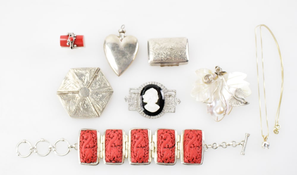 Sterling Jewelry, Vertu, 19th century Vinaigrette: Assorted sterling jewelry and vertu, to include: English 19th century vinaigrette from Birmingham, perfume, pill box, bracelet, necklace with faux diamond, etc. Approximately 5.1 troy oz TW. Provenanc