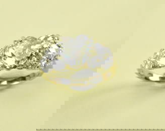 18k Gold and Heart-Shaped Yellow Diamond Ring
