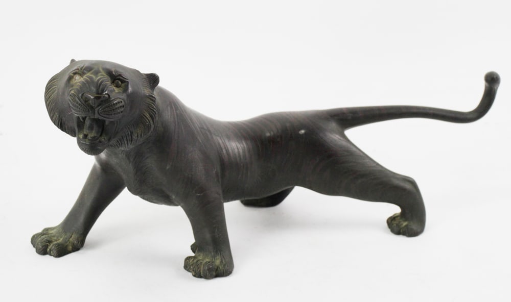 Japanese Meiji Period Fine Bronze Figure of Tiger (1 of 8)