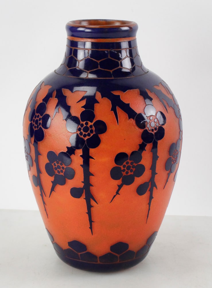 Le Verre Francais Art Deco Design Cameo Glass Vase: Le Verre Francais, France Art Deco design cameo glass vase, signed on bottom rim, 13 1/2" H x approximately 7 1/4" diameter. Good condition, base drilled for a lamp. Provenance: Southern Connecticut c