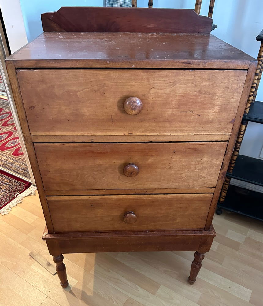 Early Shaker-style Pine Chest with Dovetailed Top (1 of 3)
