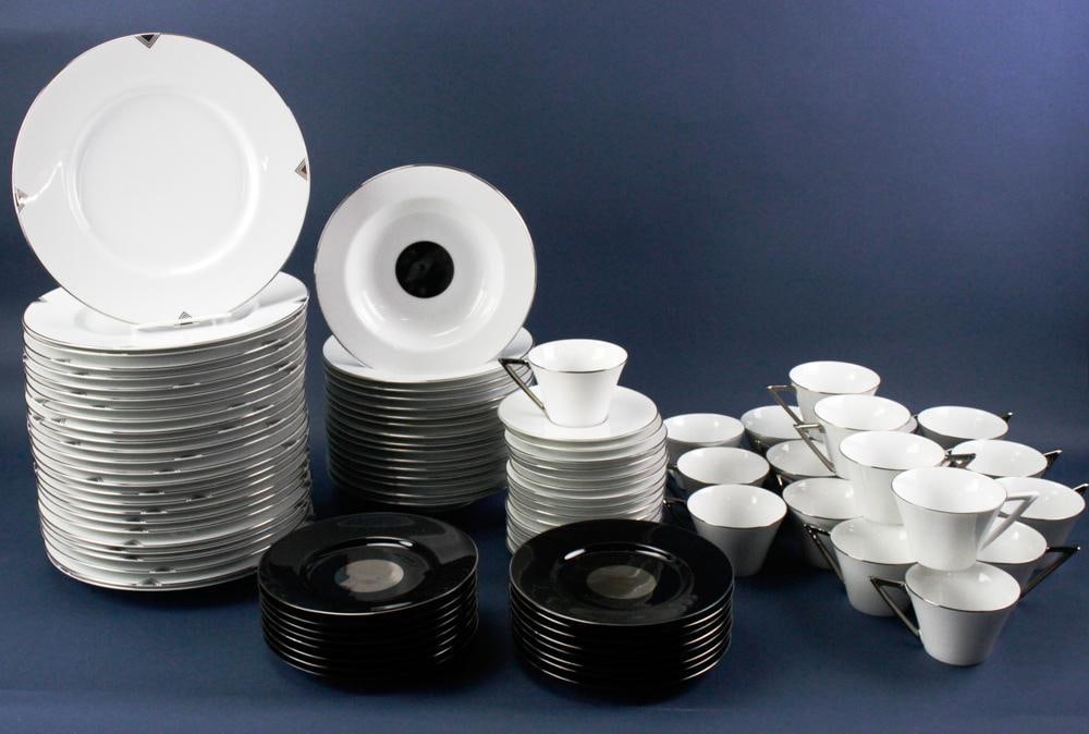 Deco Sasaki Japanese Fine Dinnerware Service: Deco Sasaki Japanese fine dinnerware service for (20), signed, including dinner plates (26), bowls, cups, saucers. Provenance: Marblehead, Massachusetts collection.