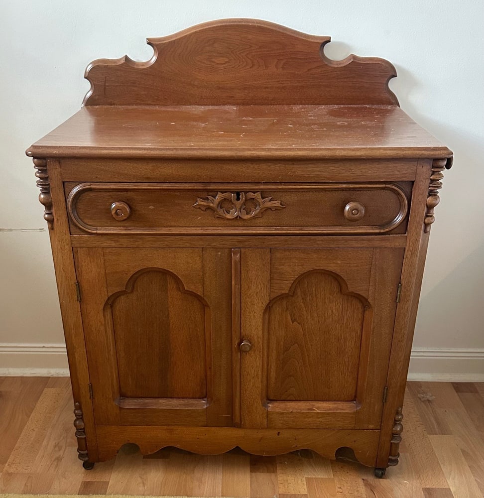 19th century American Walnut Wash Stand (1 of 1)