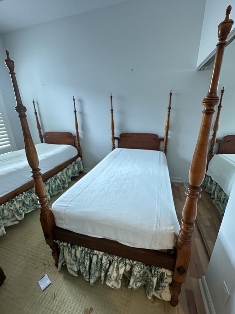 Pair of 19thC American Maple 4-Poster Twin Beds (1 of 1)