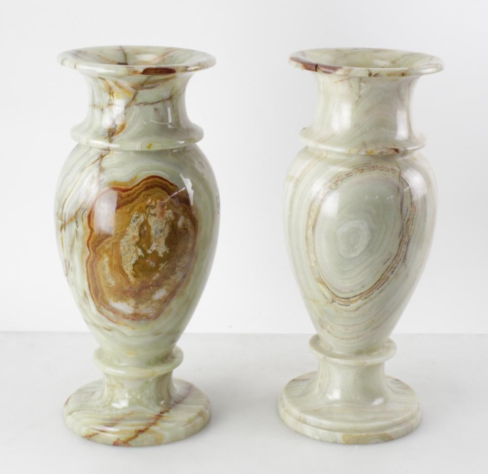 Decorative Pair of Onyx Vases (1 of 18)