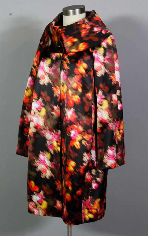 Gianni Versace Floral Silk Coat: Gianni Versace floral silk coat with tag: "made in Italy, manufactured and certified by Versace", exaggerated collar, size 40, new without tags, retail price $2500.