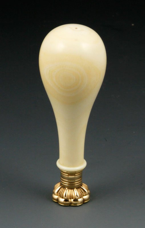 14K Yellow Gold Bloodstone Seal: 14K yellow gold ivory and intaglio carved bloodstone wax seal inscribed with a crown and the motto "God Save the Queen," 3 1/8" x 5/8" dia