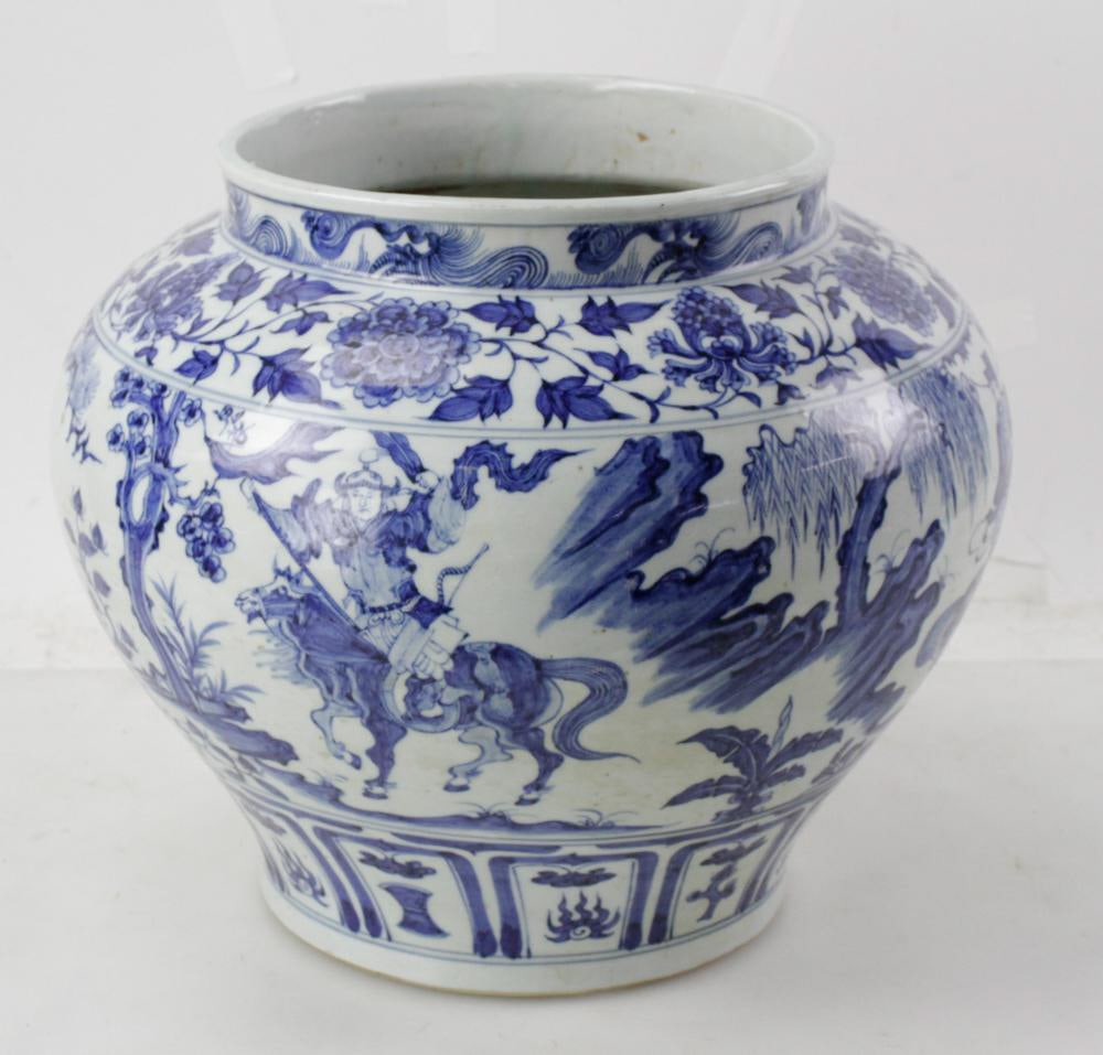 Large Chinese Blue and White Jar (1 of 11)