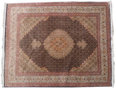 Fine Persian Isfahan Rug: Fine Persian Isfahan rug, 6' 11" x 4' 11". Good condition. Provenance: Palm Beach, Florida estate.