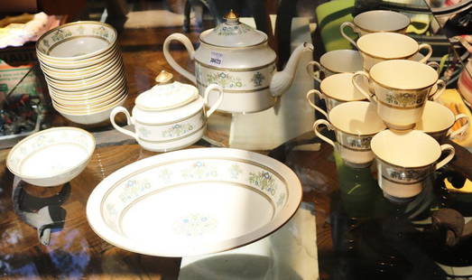 Minton "Henley" China Dinner Set: Minton "Henley" pattern china dinner set, including bowls, tea cups, platter, etc. Provenance: Lifetime personal collection of antiques from Boston, Massachusetts.