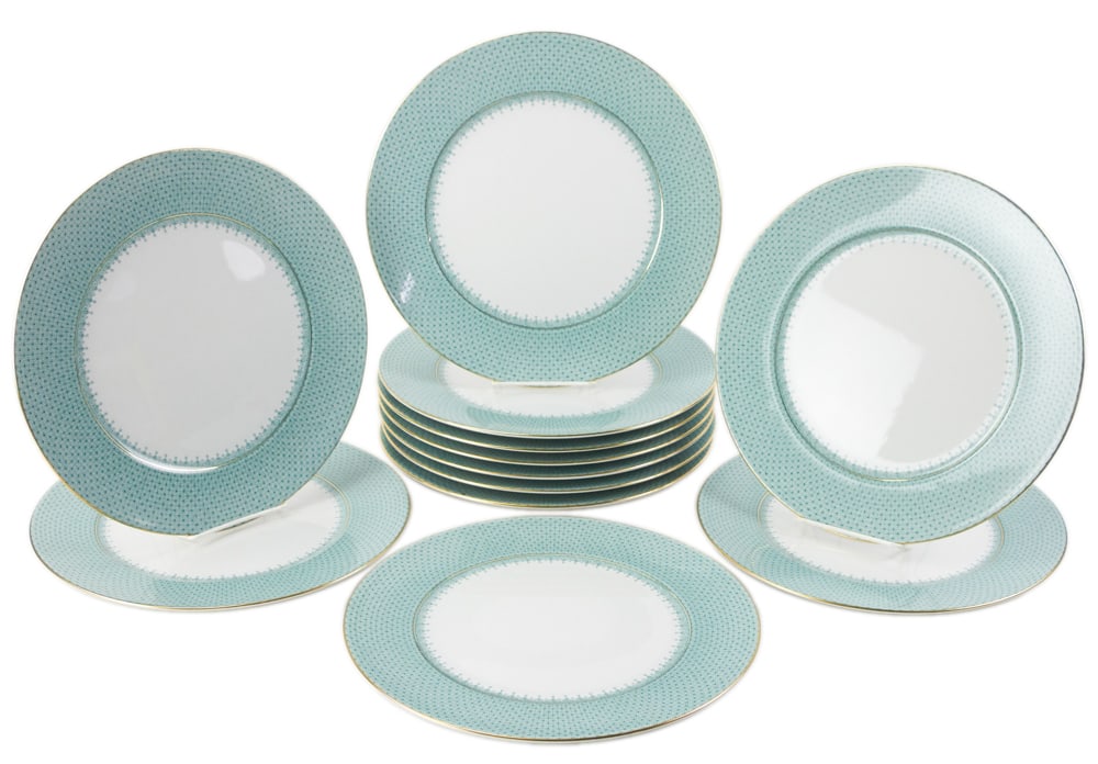 Mottahedeh Green Lace Dinner Plates/Chargers: Mottahedeh Portugal "Green Lace" dinner plates/chargers, 12" diameter, (12) total. Good condition. Provenance: The Susie Hilfiger Collection.