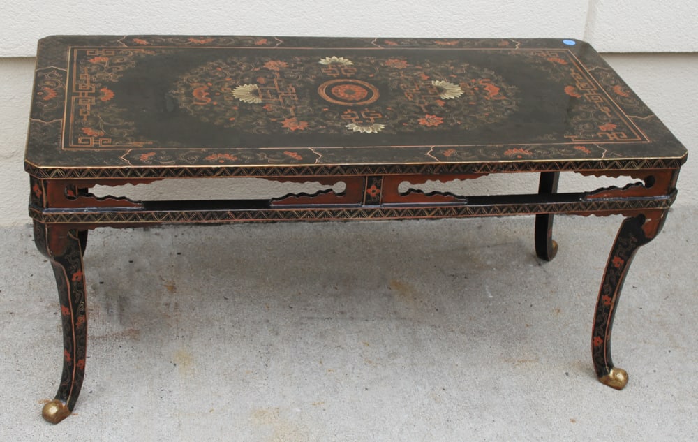 19thC Chinese Chinoiserie Decorated Center Table: 19th century Chinese chinoiserie decorated center table. Provenance: The Susie Hilfiger Collection.