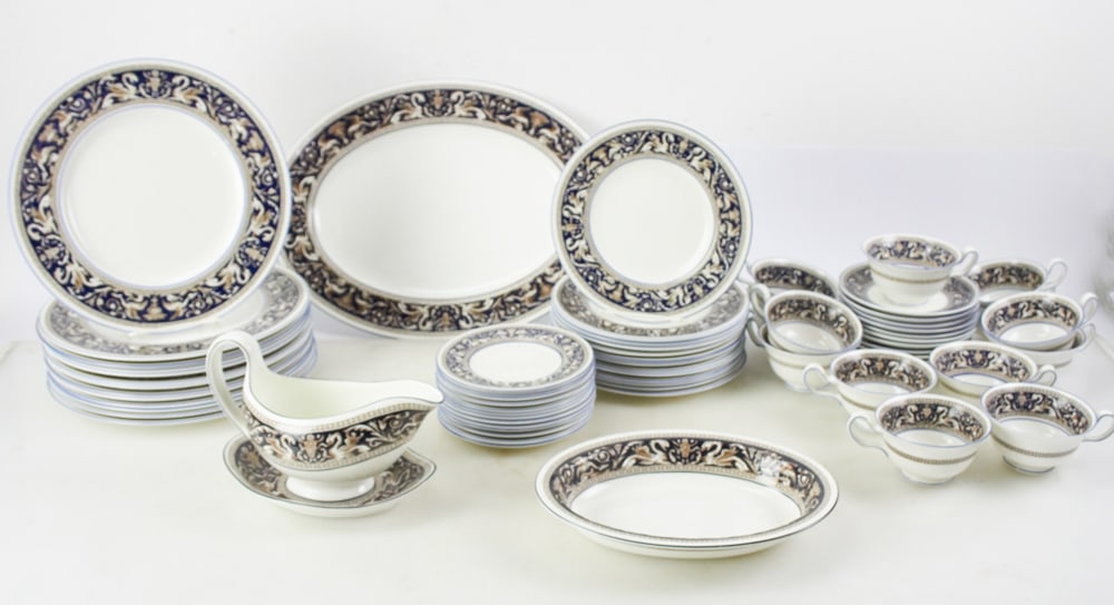 Large Wedgwood "Florentine" Dinner Set (1 of 16)