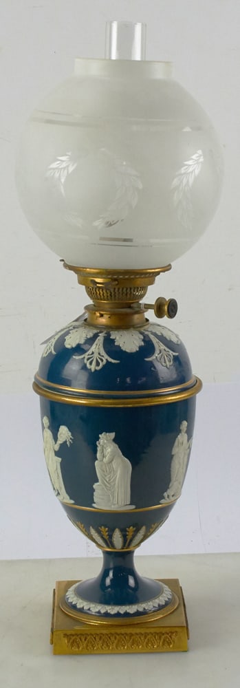 Circa 1885 Wedgwood Ware Oil Lamp (1 of 10)
