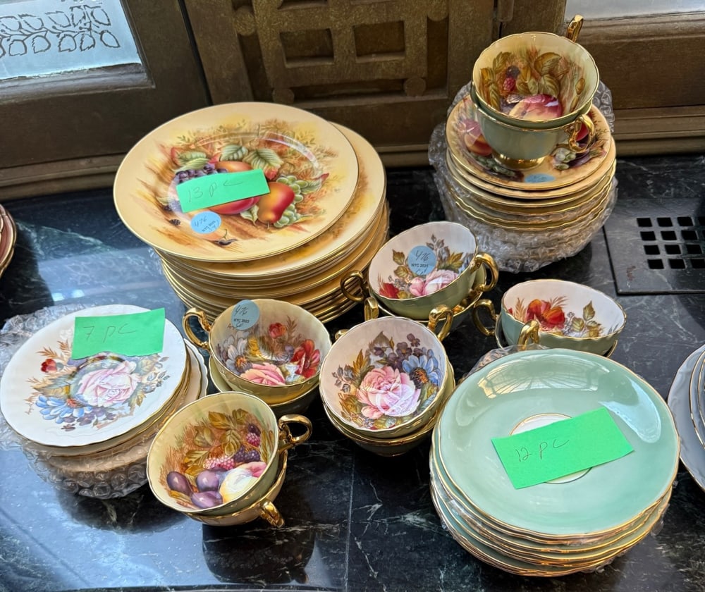 AYNSLEY ENGLISH CHINA, ORCHARD GOLD (1 of 5)