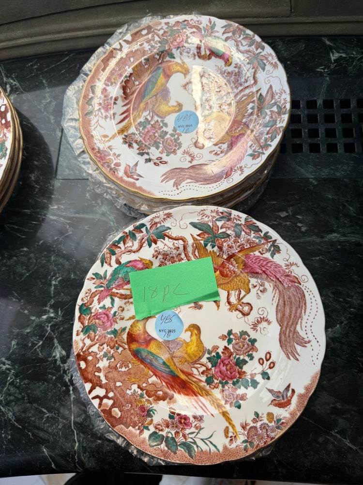 LOT OF 18 ROYAL CROWN DERBY OLD AVESBURY PLATES: LOT OF EIGHTEEN (18) - Royal Crown Derby "Old Avesbury" 8" Plates