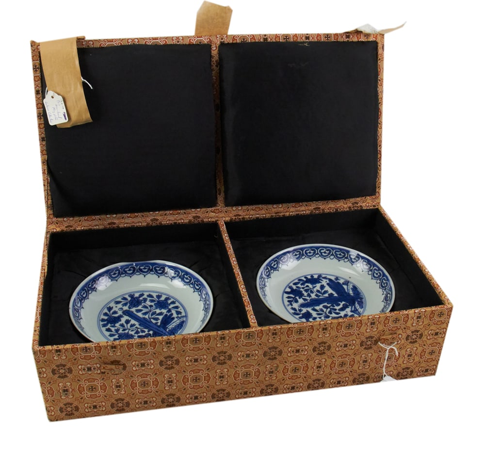 Pair of Transitional Period Ming Plates with Box: Pair of blue and white Transitional period Ming plates with box, rabbit mark, Tian Qi emperor circa 1700. 明末藍色兔款小碟一對