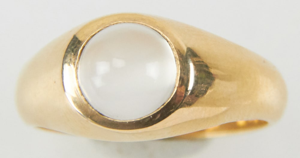 Men's 14k Yellow Gold and Moonstone Ring: Men's 14k yellow gold and moonstone ring. Ring size 11 1/2. Approximately 11.71 grams TW. Provenance: Miami Beach, Florida collection. PLEASE NOTE: payment for silver, gold, jewelry, and coins must be