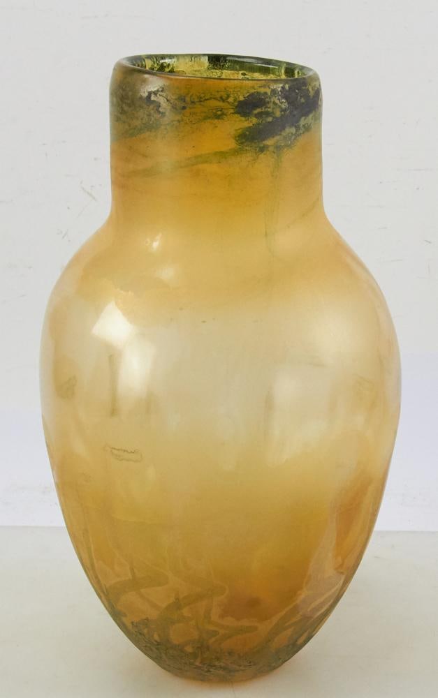 Important Mid-century Modern Seguso Murano Vase: Important Mid-century Modern Seguso Murano blown glass vase, Corroso finish, designed by Flavio Poli for Seguso Verti D'Arte, original label, 16 3/4" H x approximately 8 1/2" diameter. Good condition.