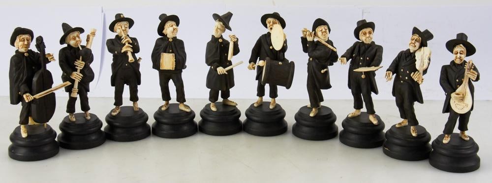 19th/20thC German Folk Carved Wood and Bone Musicians: Group of 19th/20th century German Folk carved wood and bone figures depicting different musicians, all approximately 7" H. Good condition. Provenance: Estate of Dalia Zikas, Melrose, Massachusetts.
