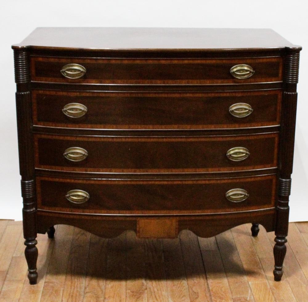 Kittinger mahogany 4-Drawer Bow-front Chest (1 of 4)