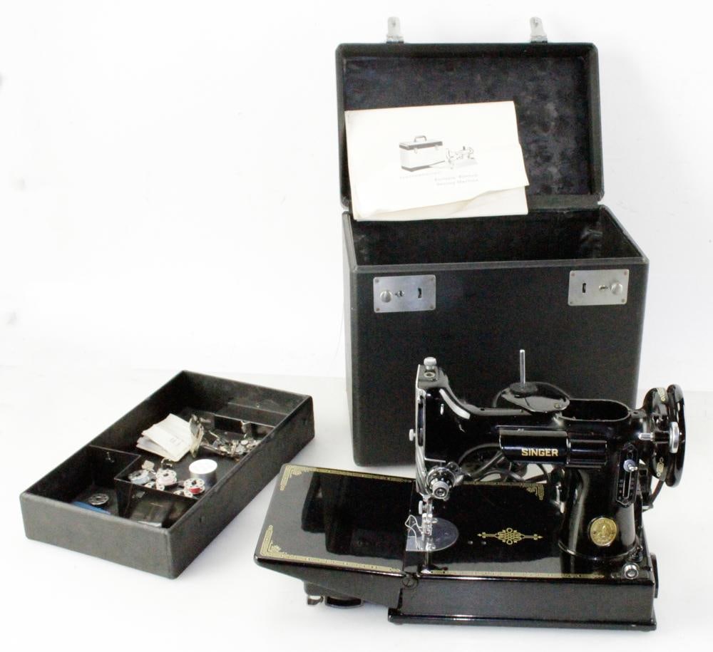Singer Featherweight 221K Portable Electric Sewing Machine (1 of 6)