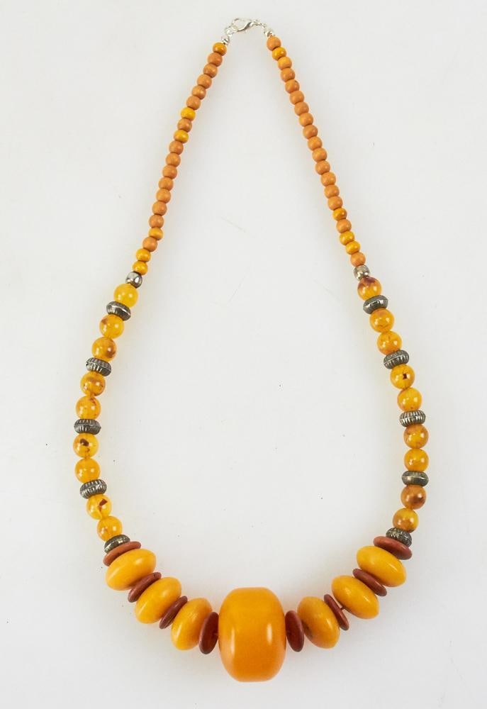 Amber and Wood Necklace: Amber and wood necklace. Provenance: Wakefield, Massachusetts collection.