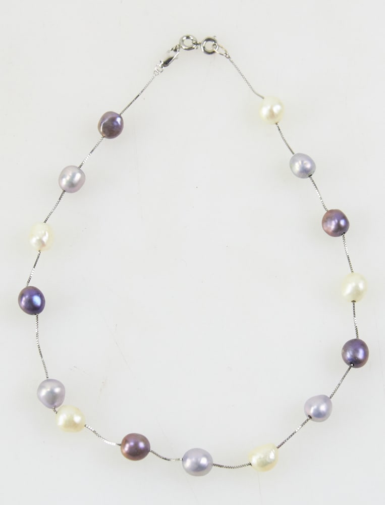 14k White Gold and Pearl Necklace: 14k white gold and pearl necklace, 17 1/2" L. Approximately 19.3 grams TW. Provenance: Palm Beach, Florida estate. PLEASE NOTE: payment for silver, gold, jewelry, and coins must be made via wire trans