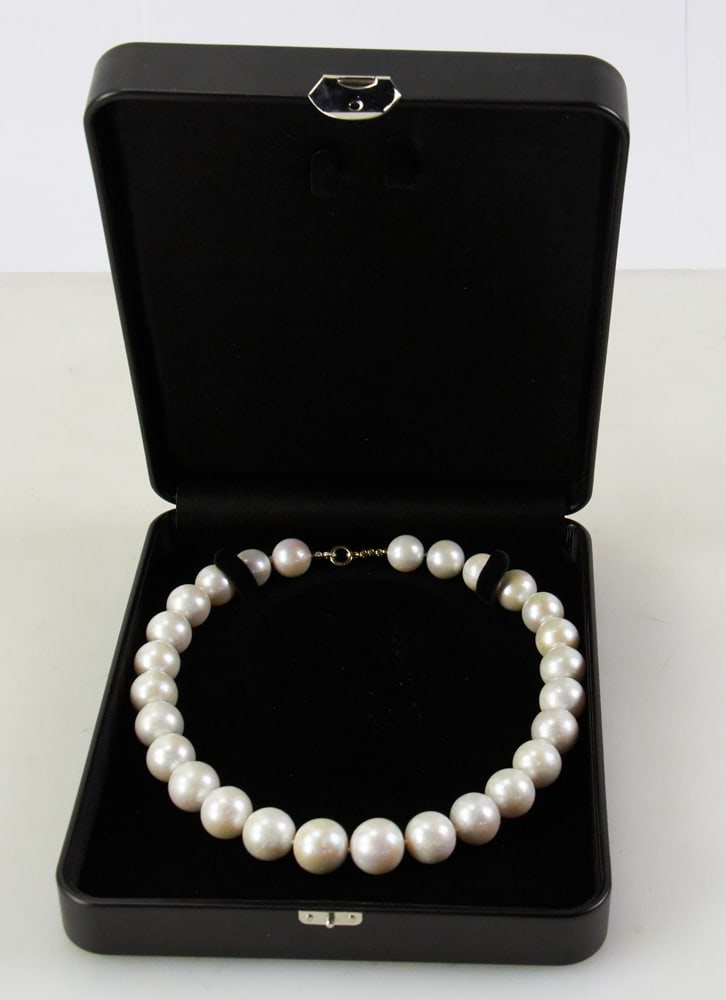 South Sea Pearl Necklace with 18k Gold Diamond Clasp: South Sea pearl necklace with 18k gold diamond clasp, graduating pearls 13.5-16mm. 16 1/2" L. Provenance: Honolulu, Hawaii collection. PLEASE NOTE: payment for silver, gold, jewelry, and coins must