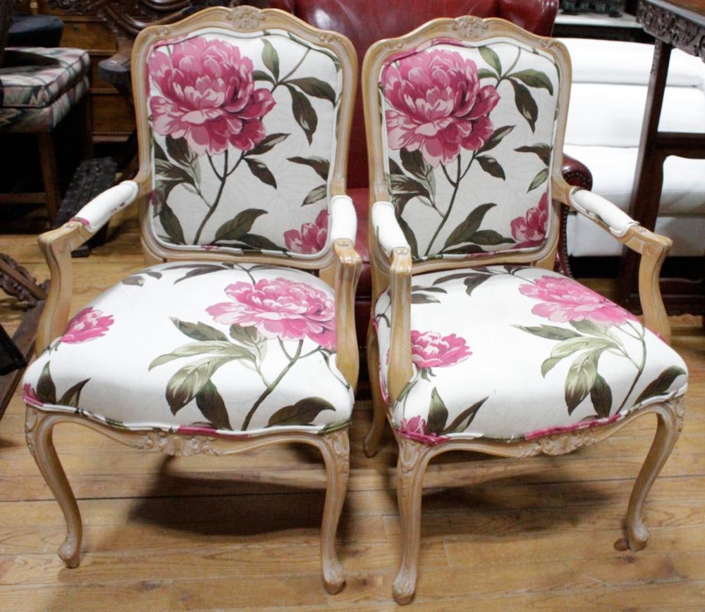 Pair of French-style Armchairs with Floral Upholstery (1 of 6)