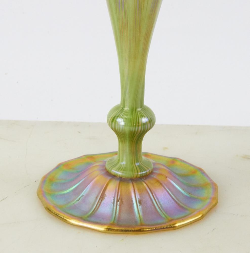 Signed Quezal Pulled Feather Vase - 3