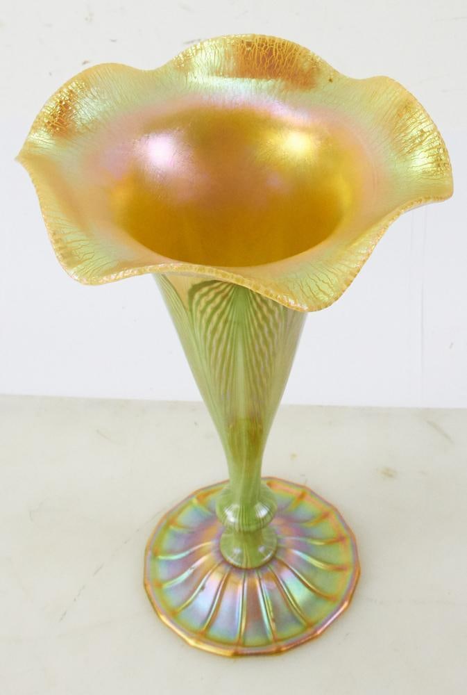 Signed Quezal Pulled Feather Vase - 6
