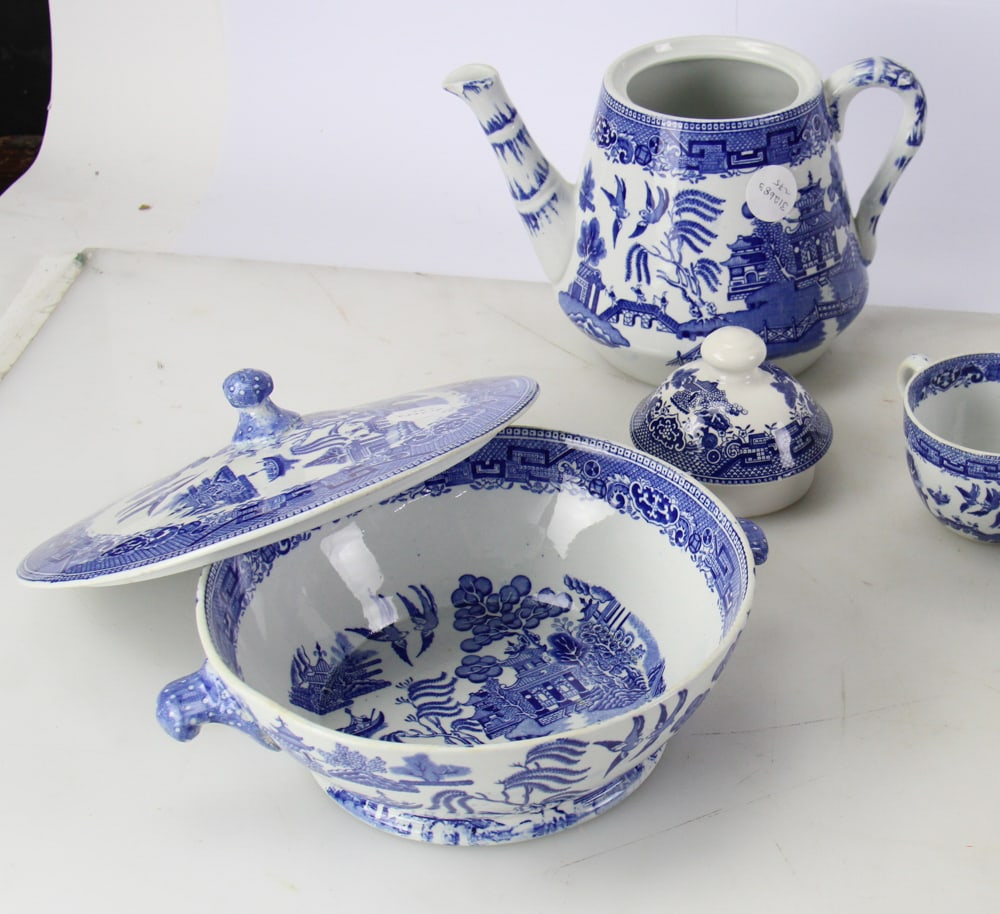Blue Willow China, Large Collection - 9