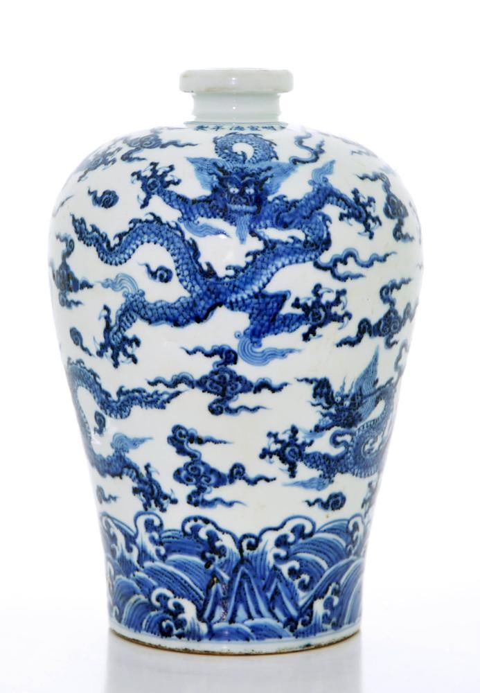 Chinese Blue and White Dragon Vase (1 of 8)