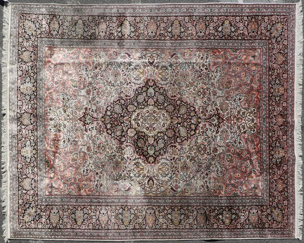 Fine Sino-Tabriz Rug: Fine Sino-Tabriz rug, 11' x 8'. Good condition.