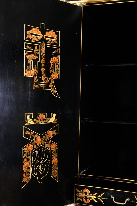 Chinoiserie Decorated Cabinet - 10