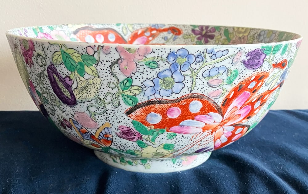 Vintage Chinese Polychrome Decorated Porcelain Bowl: Vintage Chinese polychrome decorated porcelain bowl, 4 3/4" H x 10" diameter. Good condition. Provenance: Lexington, Massachusetts collection. PLEASE NOTE: This lot is not from the Second