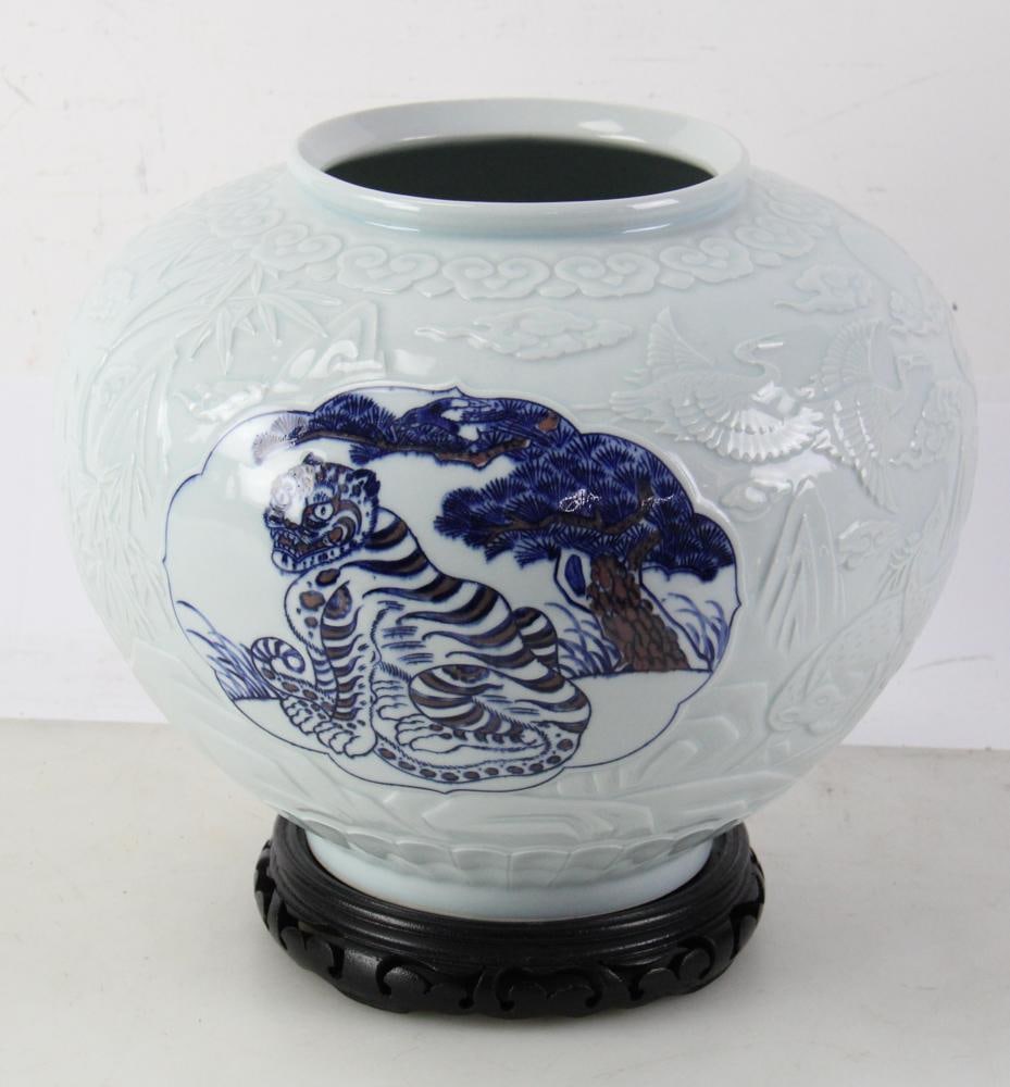 Korean Celadon Vase with Tiger Design, by Dong Oh (1 of 11)