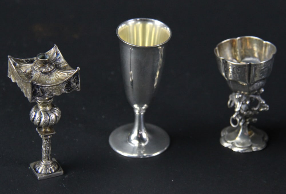 Silver Objets de Vertu, Thimble Case, Perfume Bottle, etc. - 2